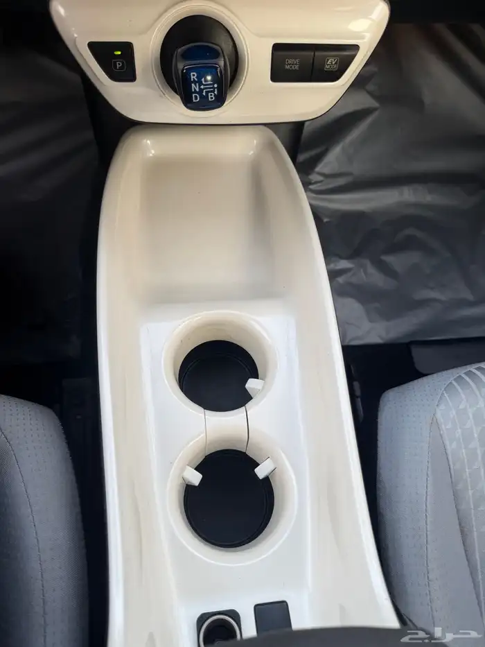 تويوتا بريوس ممشى قليل 26