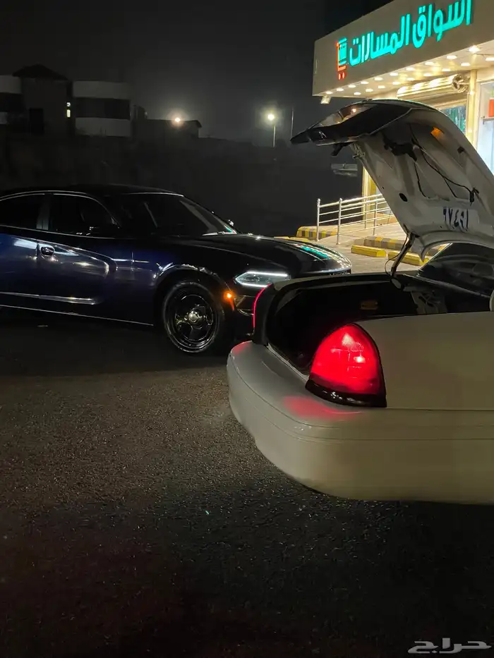 جنوط دودج شارجر بوليسي مع كفراتها 1