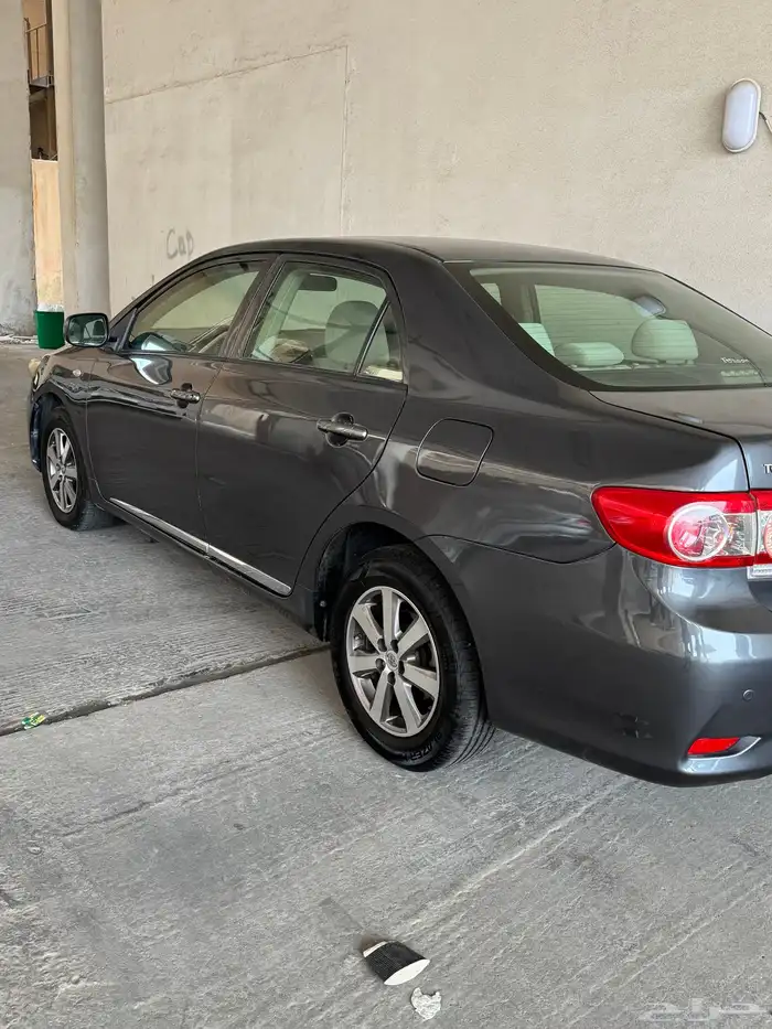 تويوتا كورلا 2013 مشى قليل جدا. 164 الف بحالة الوكالة تماما 2