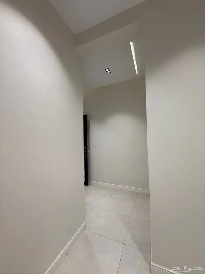 للبيع شقة علوي 6 غرف ببلكونة قرب منتزه المطآر بأبها 550 الف 12