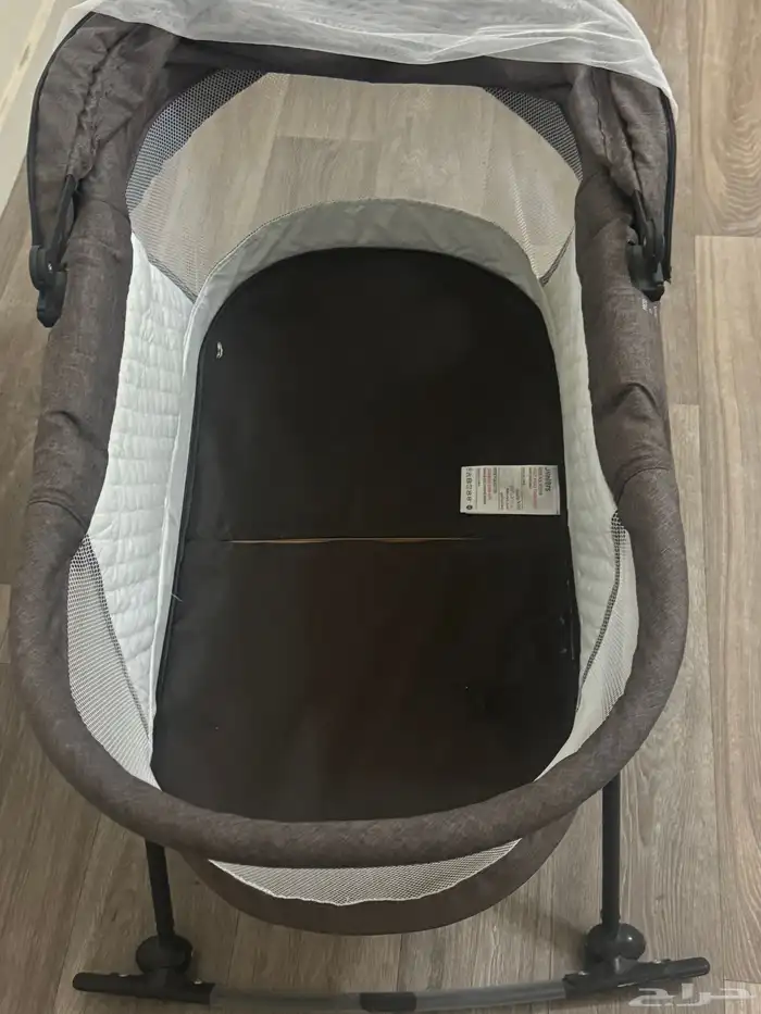 سرير مواليد للبيع يصلح بنت وولد شبه جديد ما استخدم 2