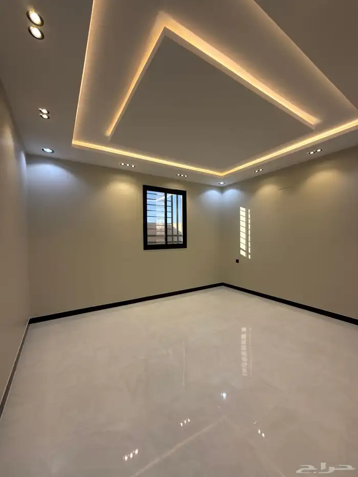 للبيع ارواف علويه 9غرف وشقق ارضيه ببايكة سيارة ف درة الموسي 44