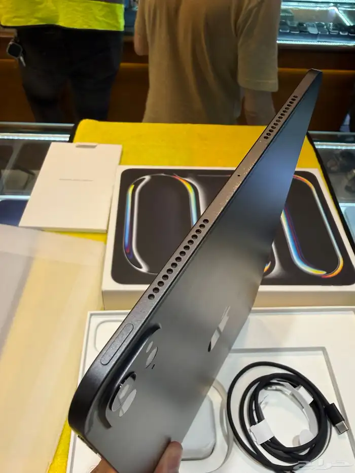 آيباد برو 2024 معالج M4 مع كرتونه وكامل اغراضه جدا  نضيف 11