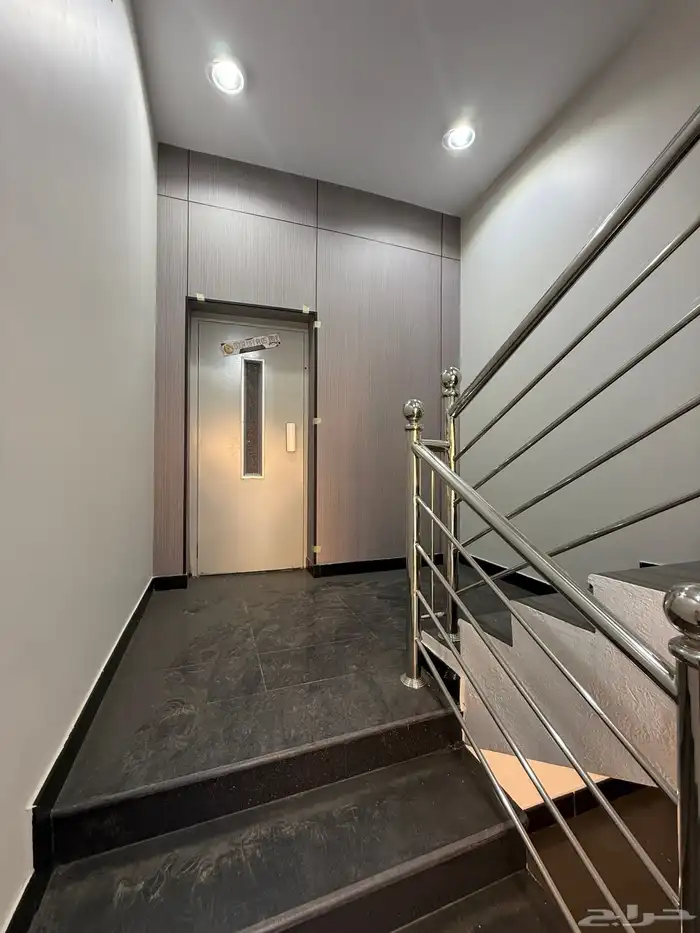 للبيع ارواف علويه 9غرف وشقق ارضيه ببايكة سيارة ف درة الموسي 20