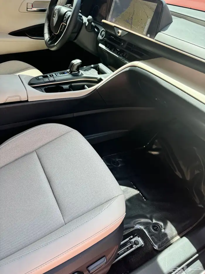 تويوتا كروان بريميوم 2023 (ممشى قليل) كالجديد 1