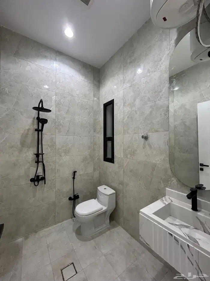 للبيع شقة ارضية و روف علوي تشطيب vipشمال الراقي خميس مشيط 15