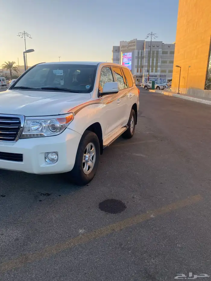 صالون لاندكروزر 2015 1