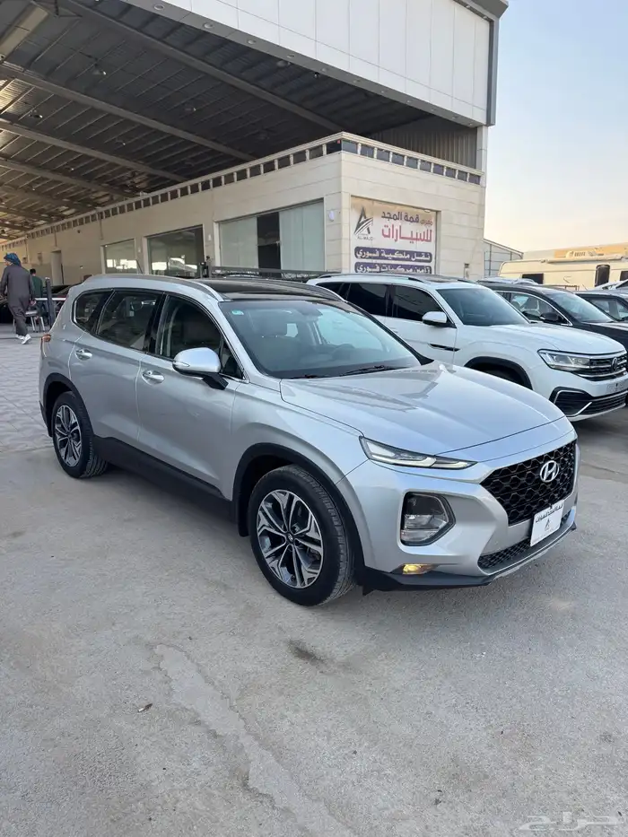 للبيع هيونداي سنتافي 2020 - نص فل - دبل - بحالة الوكاله 1