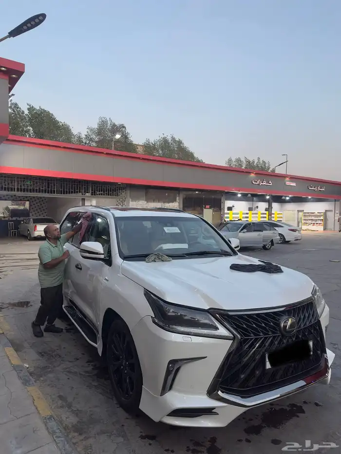 للبيع لكزس LX570 موديل 2020 3