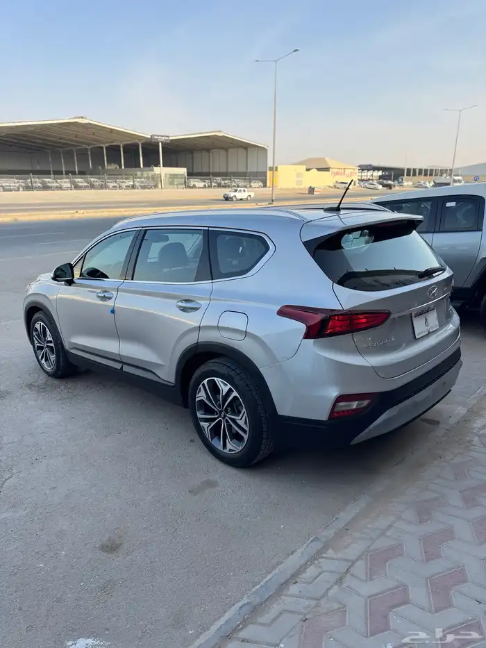 للبيع هيونداي سنتافي 2020 - نص فل - دبل - بحالة الوكاله 4