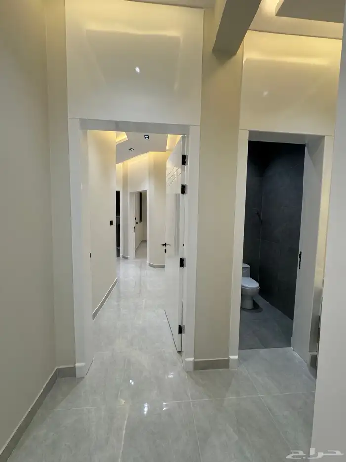 للبيع مقابل نادي ضمك شقق تمليك أرضي بمدخل سياره تشطيب vip 13