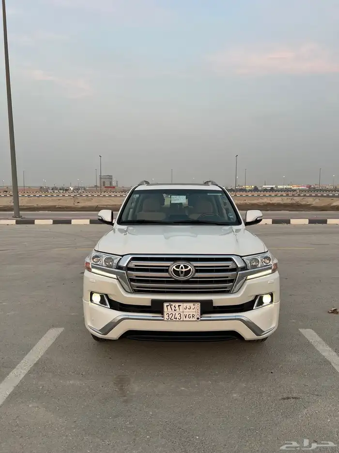 لاندكروزر 2018 سعودي فل كامل 24