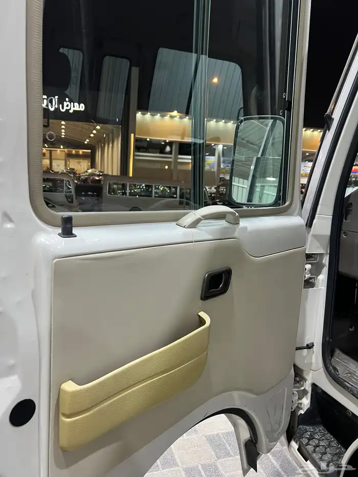 للبيع باص ميتسوبيشي روزا موديل 2007 ديزل 30 راكب ( مخزن) 10