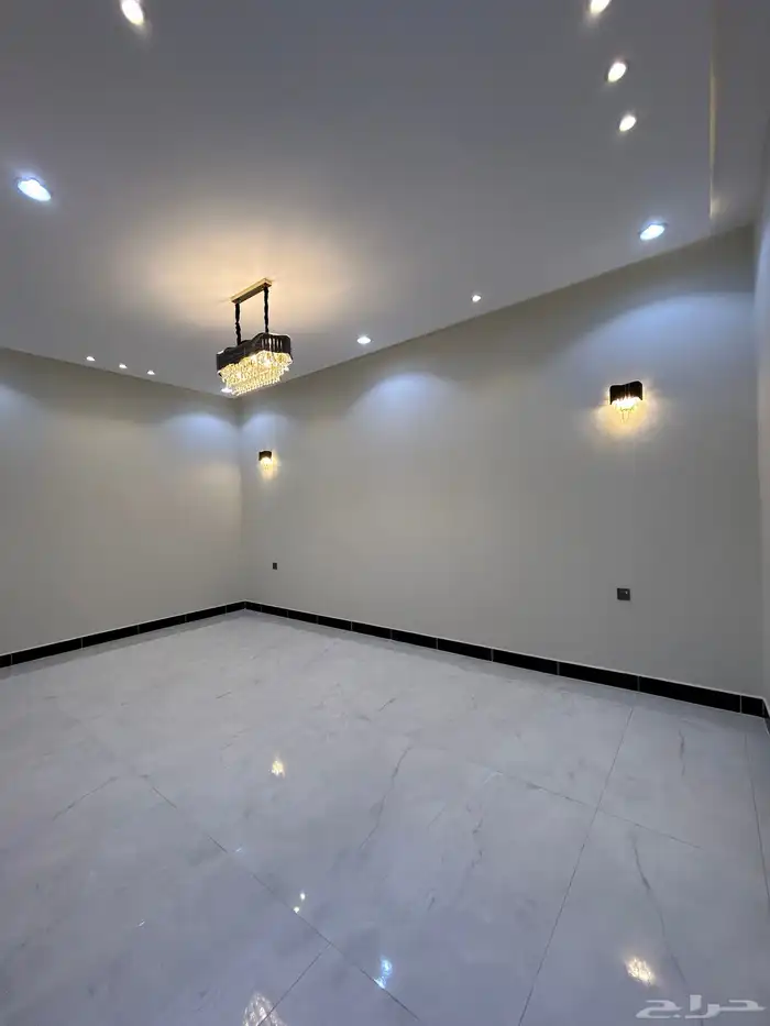 للبيع شقة ارضية و روف علوي تشطيب vipشمال الراقي خميس مشيط 3