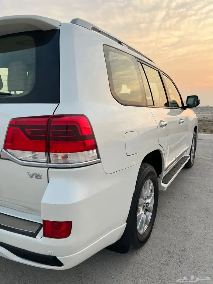 لاندكروزر 2018 سعودي فل كامل 7