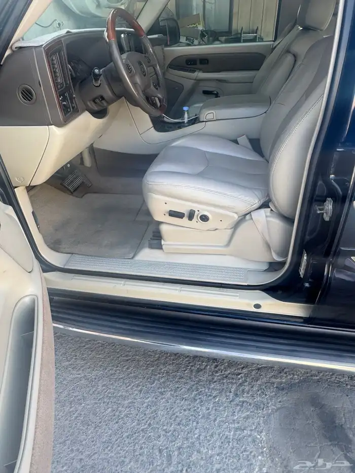 للبيع كاديلاك اسكاليد 2004 مستخدم واحد من الوكالة 8