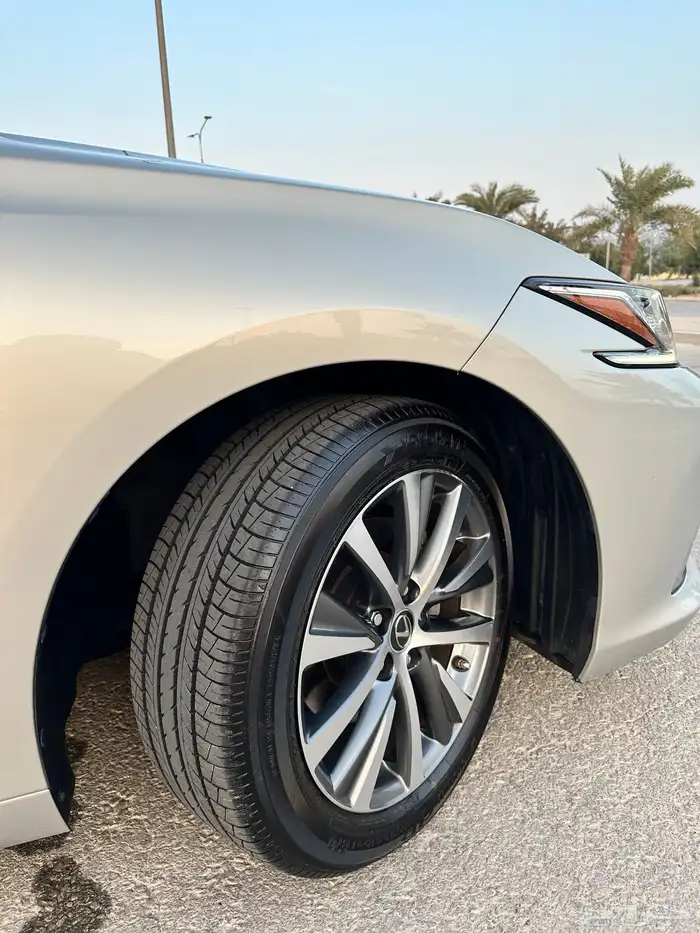 لكزس ES300h هايبرد موديل 2021 سعودي 15