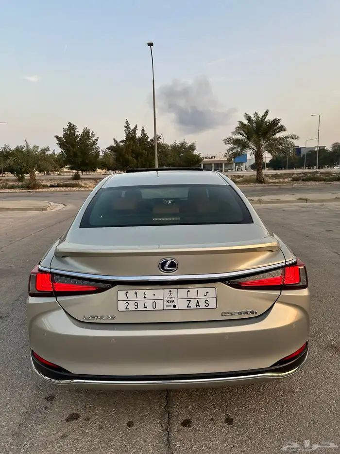 لكزس ES300h هايبرد موديل 2021 سعودي 18