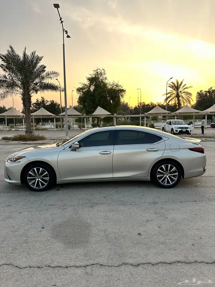 لكزس ES300h هايبرد موديل 2021 سعودي 9