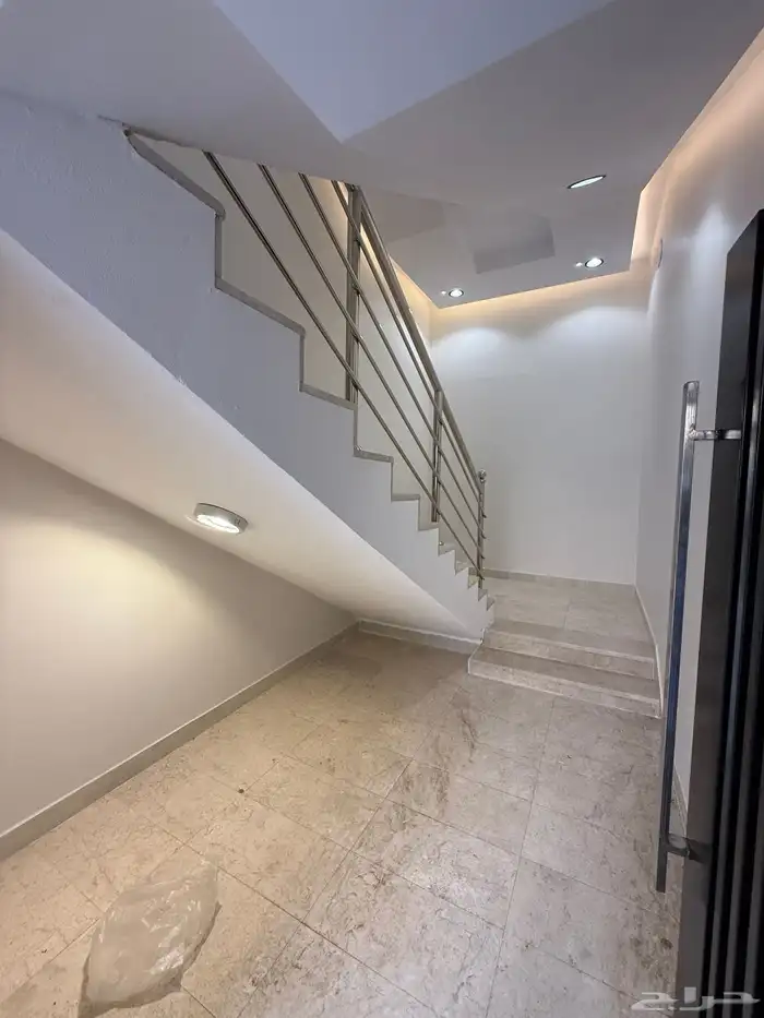 للبيع روف علوي بملحق تشطيب فندقي ف احد رفيده وسط الخدمات 3