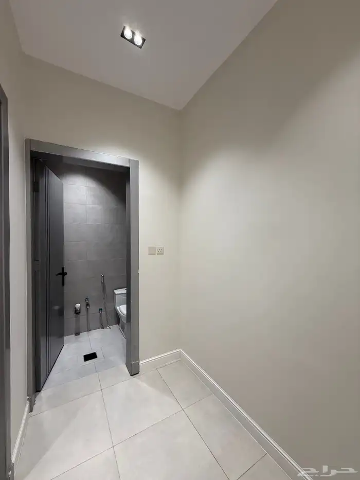 للبيع شقة علوي 6 غرف ببلكونة قرب منتزه المطآر بأبها 550 الف 19