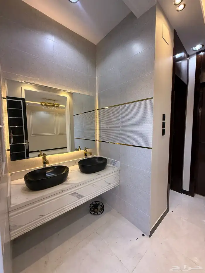 للبيع ارواف علويه 9غرف وشقق ارضيه ببايكة سيارة ف درة الموسي 5