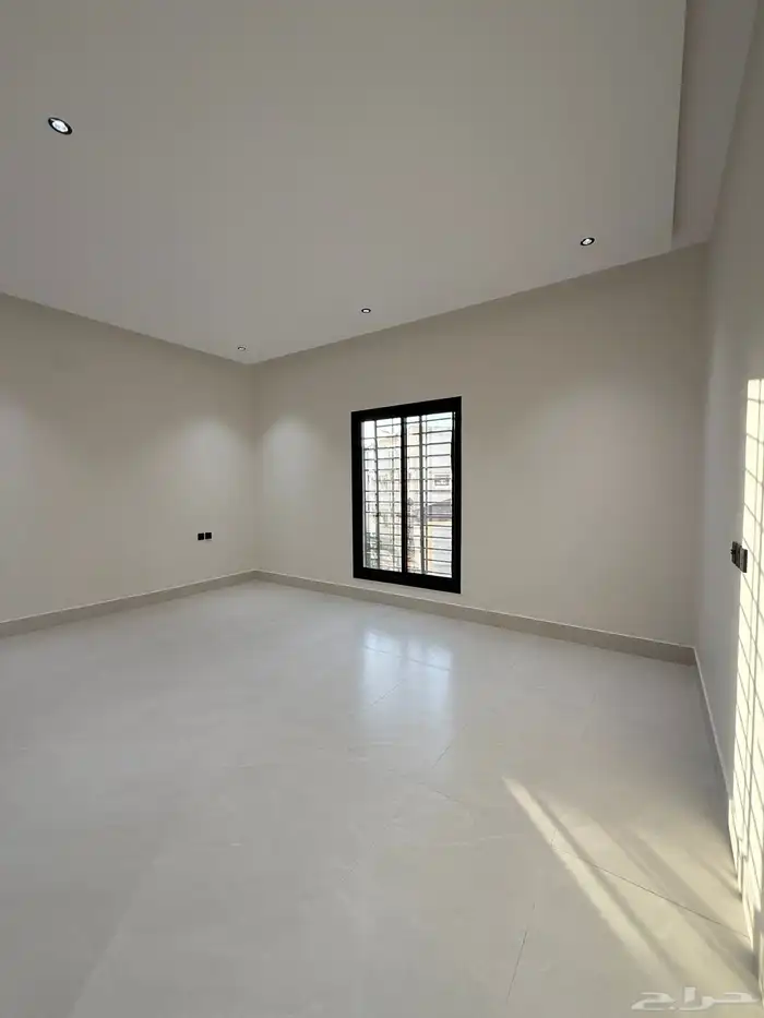 للبيع شقق ارضيه بمداخل مستقله وشقق علويه بملحق ف حي حسام 16