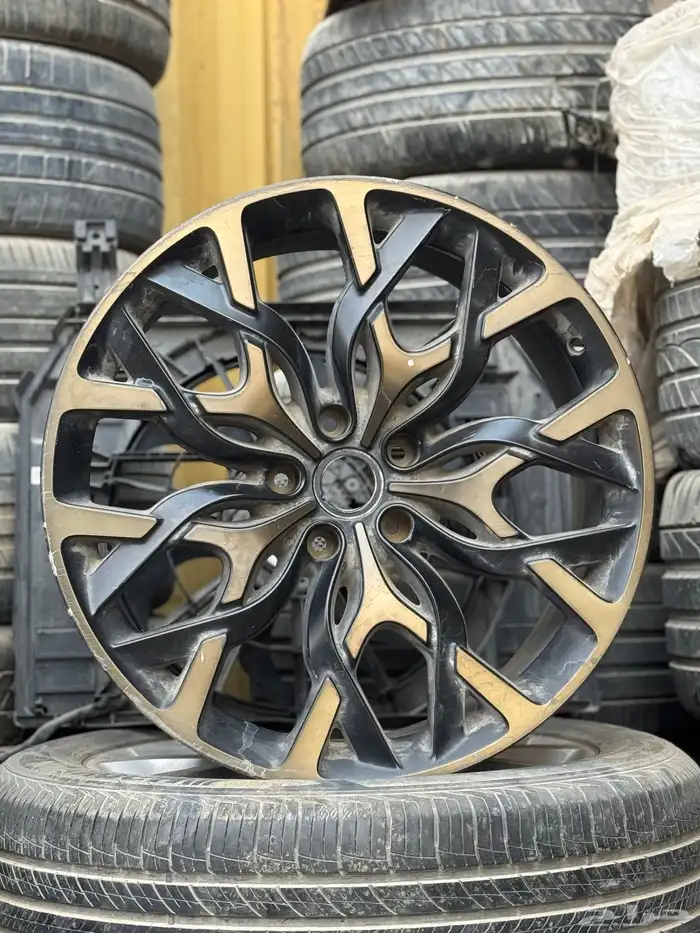 جنط استون مارتن دي بي إكس DBX 2020 1