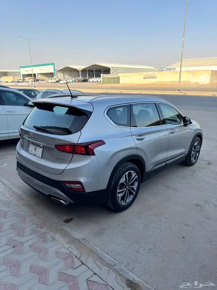 للبيع هيونداي سنتافي 2020 - نص فل - دبل - بحالة الوكاله 3