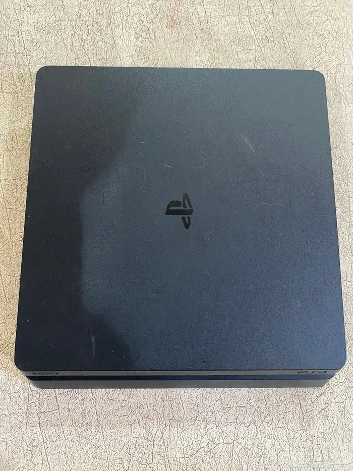 سوني4 مادخلت صيانه بحالة وكالته مع يد اصليه وكامل ملحقاته 0