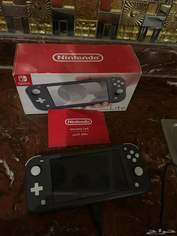 جهاز نيتيندو سويتش لايت مع كرتونه وشاحنه والضمان المساحه 64 0