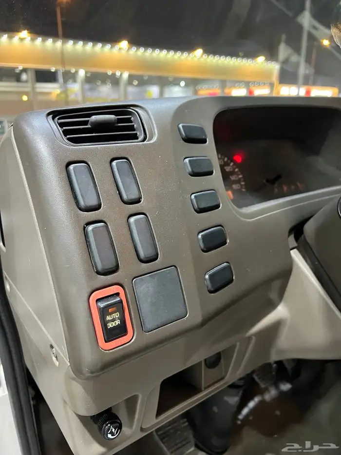 للبيع باص ميتسوبيشي روزا موديل 2007 ديزل 30 راكب ( مخزن) 13