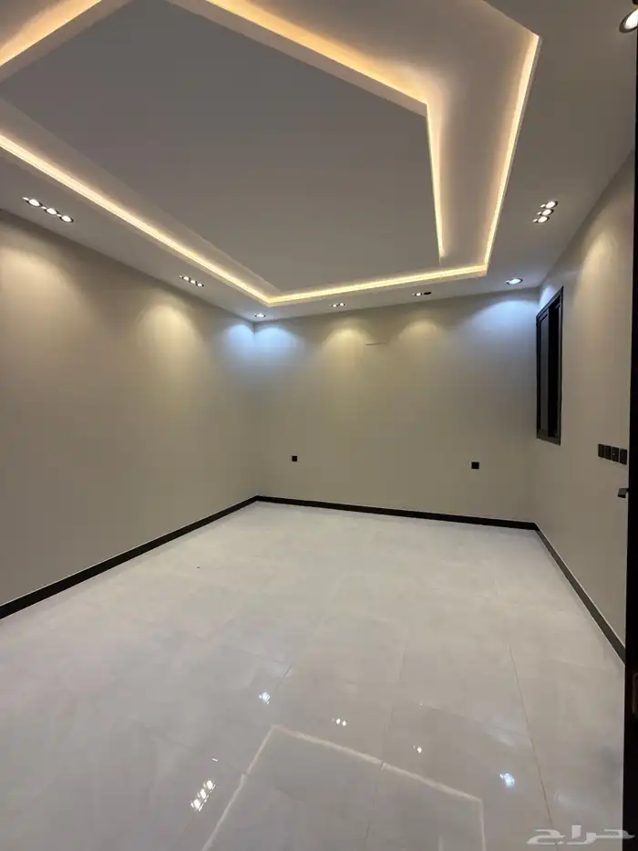 للبيع ارواف علويه 9غرف وشقق ارضيه ببايكة سيارة ف درة الموسي 34