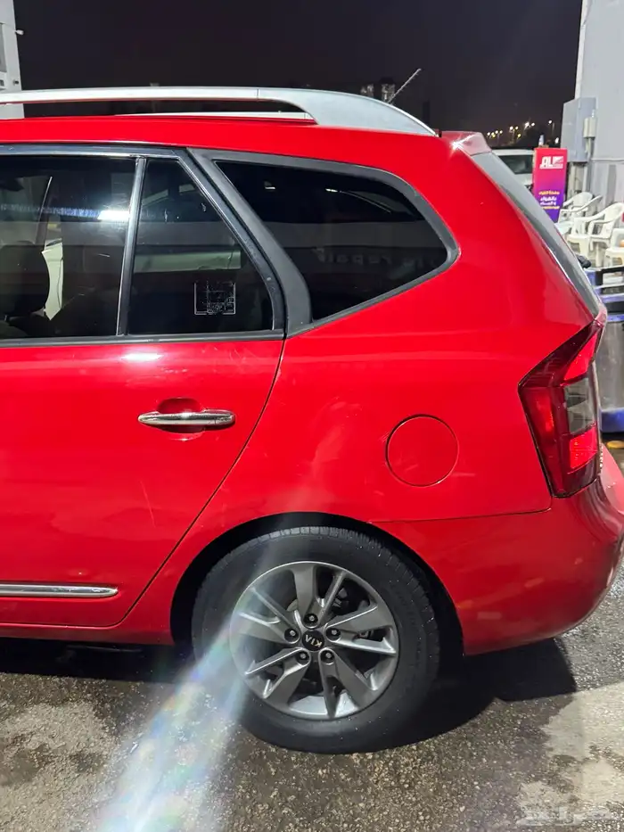 للبيع كيا كارينز 2012 8