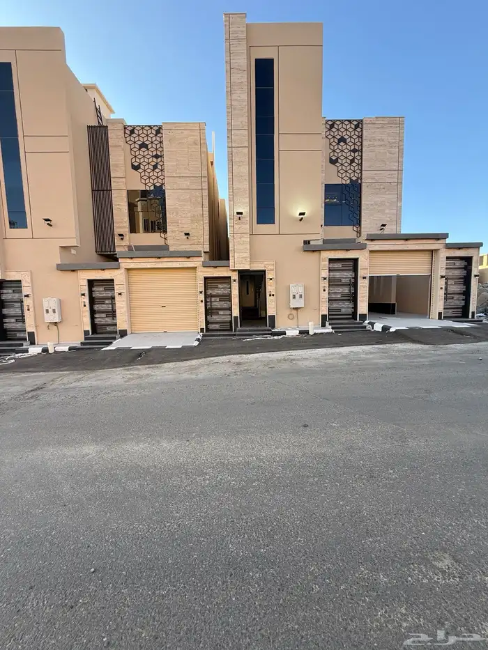 للبيع ارواف علويه 9غرف وشقق ارضيه ببايكة سيارة ف درة الموسي 1