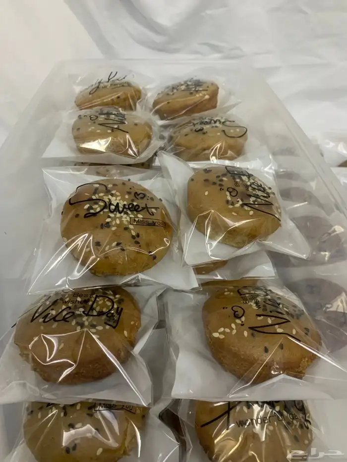 كب كيك دخن محشي تمر   كيكة تمر 1