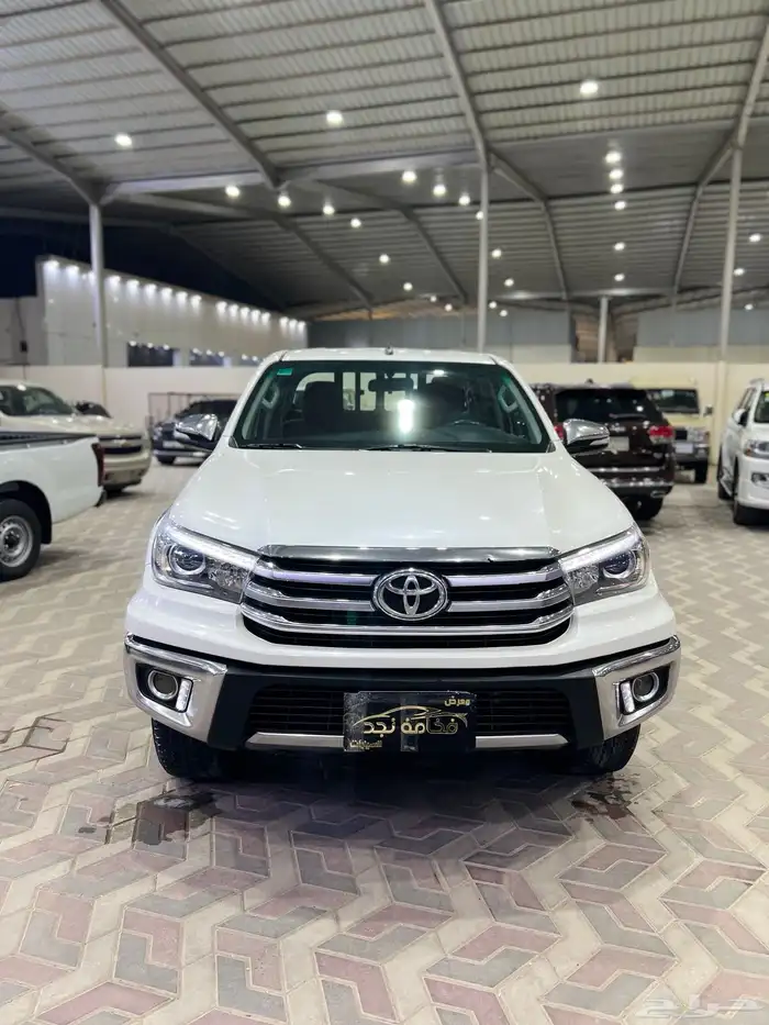 تويوتا هايلوكس 2017 سعودي فل كامل ماشي 304 الف 2