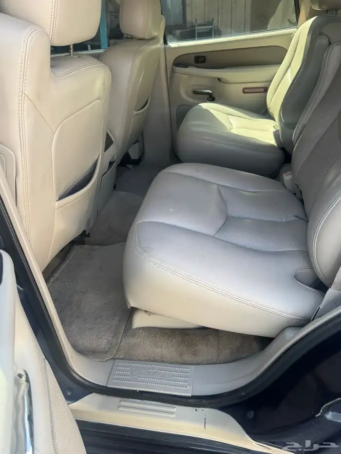 للبيع كاديلاك اسكاليد 2004 مستخدم واحد من الوكالة 10