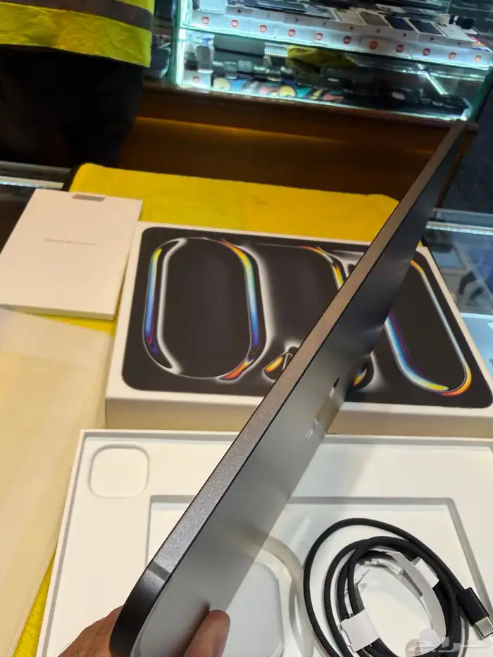 آيباد برو 2024 معالج M4 مع كرتونه وكامل اغراضه جدا  نضيف 10