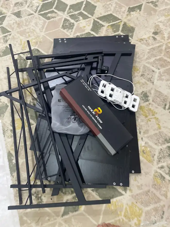 طاوله وماوس كيبورد وساعه شبه جديده 0