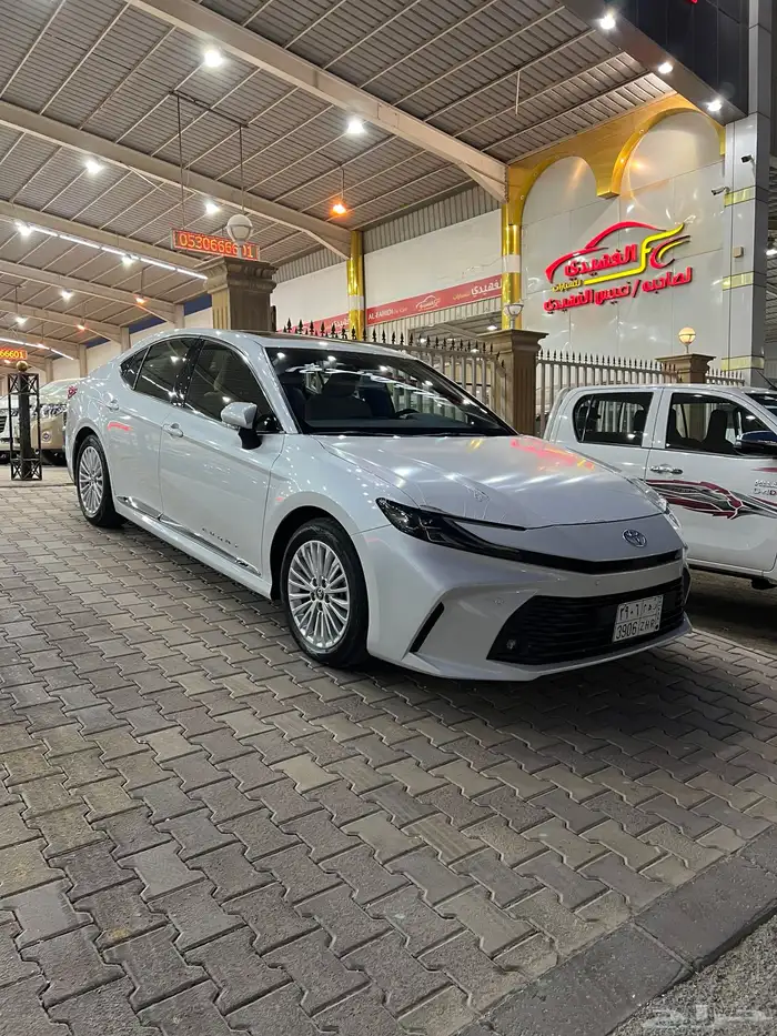 كامري LE بنزين سعودي شبه جديد 2025 2