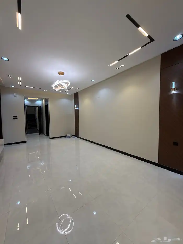 للبيع ارواف علويه 9غرف وشقق ارضيه ببايكة سيارة ف درة الموسي 31