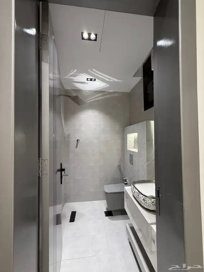 للبيع شقة علوي 6 غرف ببلكونة قرب منتزه المطآر بأبها 550 الف 17