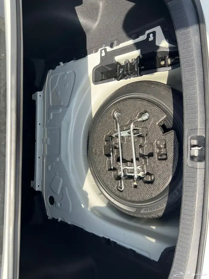 للبيع كورولا 2023 البدي والمحركات وكالة 14