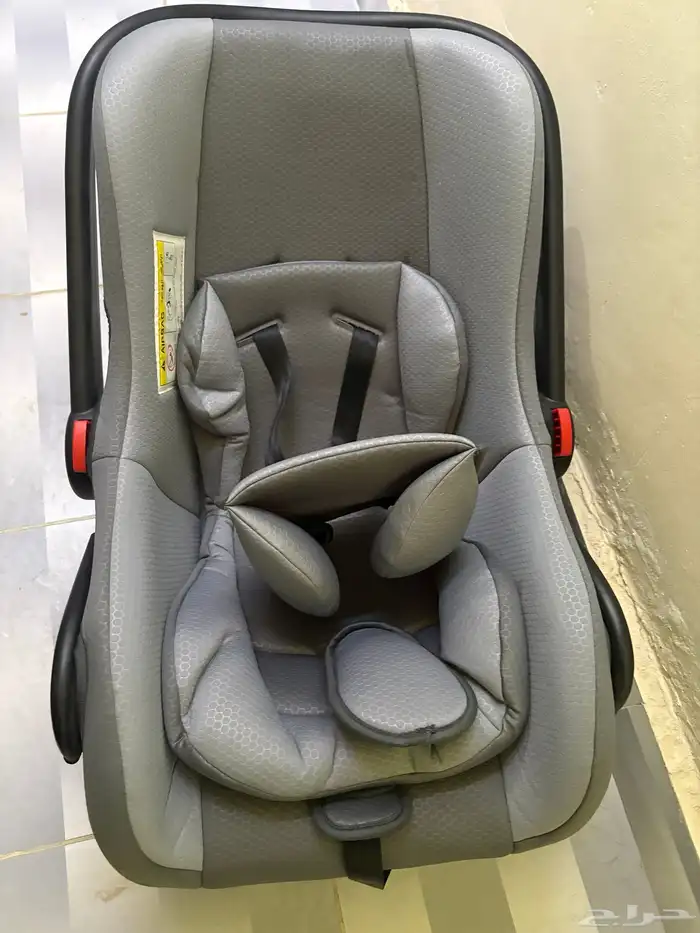 سرير اطفال مع مراتبه ثنتين وجلاسه اطفال 1