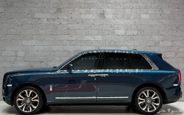 الموديل 2021 العداد 117.000 النوع روز كولينان 21