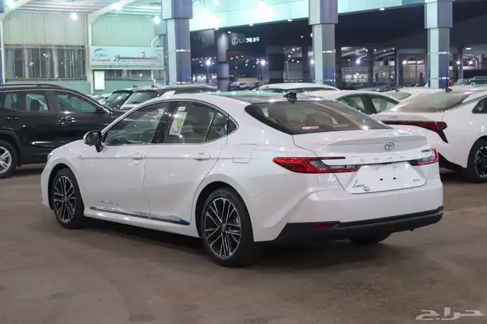 تويوتا كامري لومير موديل 2025 عداد 2800 كم بسعر 155.000 3