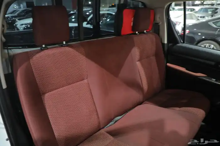 تويوتا هايلوكس غمارتين GLX بنزين محرك 2.7 2025 شبه الجديد 10