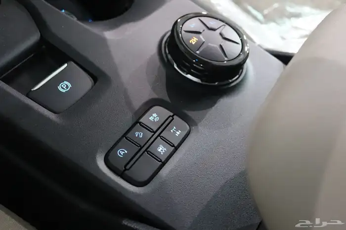 فورد ايفرست XLS بنزين موديل 2025 بسعر 143.750 13