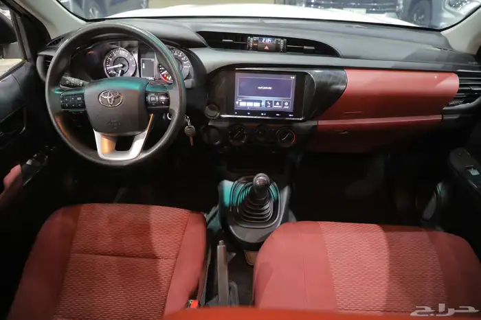 تويوتا هايلوكس غمارتين GLX بنزين محرك 2.7 2025 شبه الجديد 12